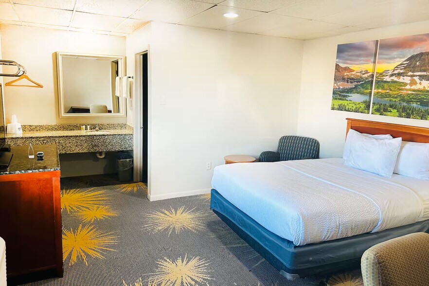 More Photos Of 109 16th St, Wheatland Hotel For Sale