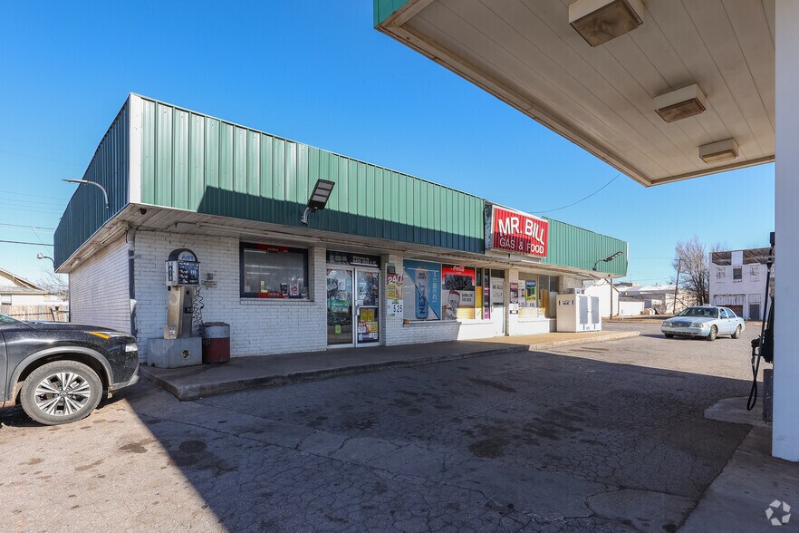 More Photos Of 401 W Broadway St, Altus Convenience Store For Sale