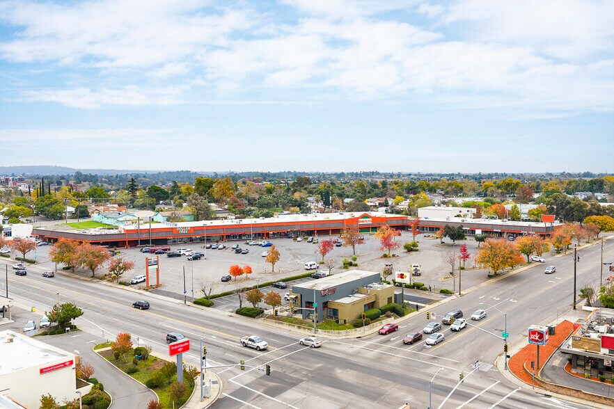 More Photos Of 1815-1985 Oro Dam Blvd E, Oroville Department Store For Sale