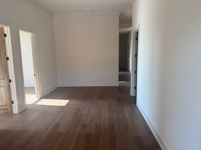 More Photos Of 2500 Interstate Dr, Opelika Medical For Lease