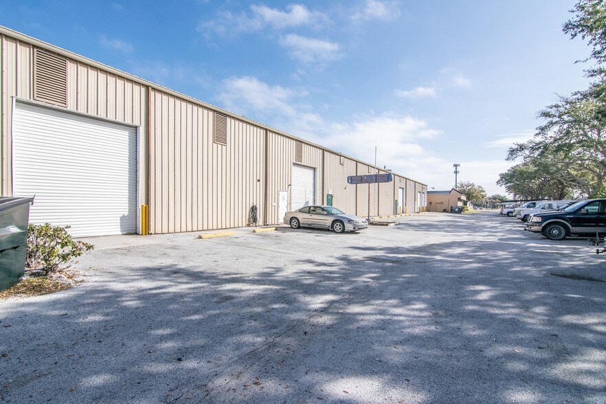 More Photos Of 13080 S Belcher Rd, Largo Office For Lease