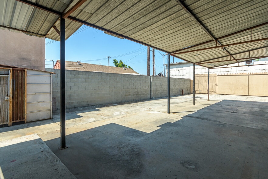 More Photos Of 6409 Regent St, Huntington Park Warehouse For Sale
