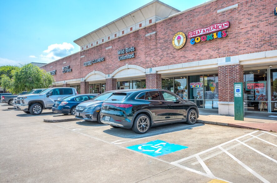 More Photos Of 2720-2850 E Broadway St, Pearland Unknown For Lease