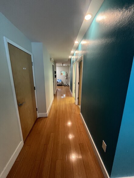 More Photos Of 4717 Swift Rd, Sarasota Medical For Sale