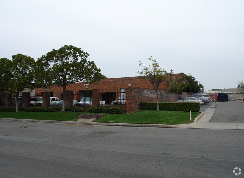 More Photos Of 17702-17722 Metzler Ln, Huntington Beach Service For Sale