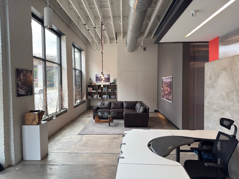 More Photos Of 2701-2703 Canton St, Dallas Office For Lease