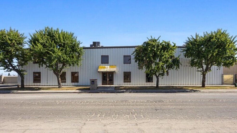 More Photos Of 6309 Seven Seas Ave, Bakersfield Warehouse For Lease