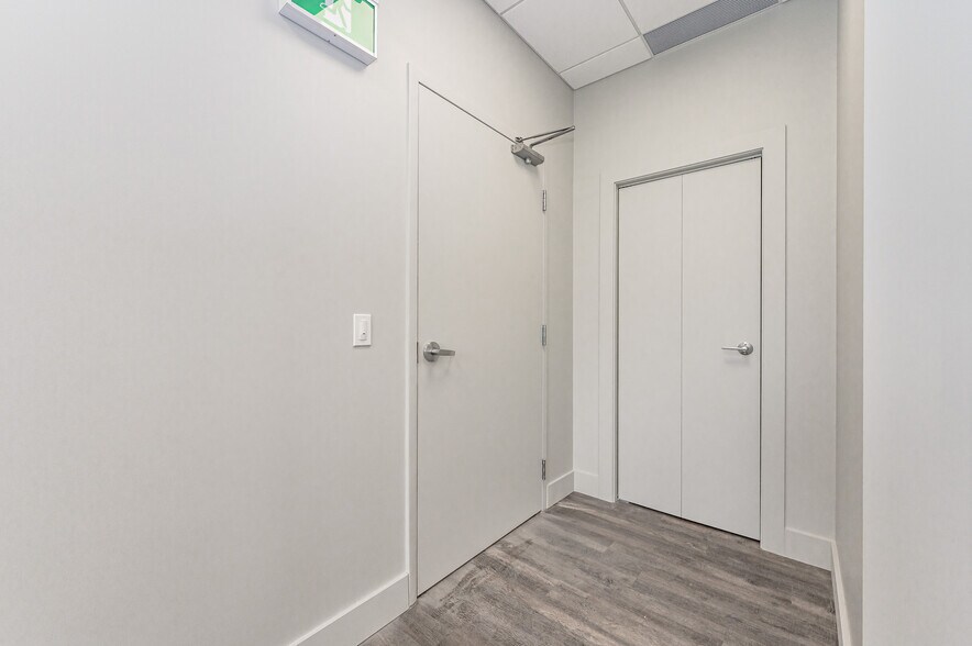 More Photos Of 155 Frobisher Dr, Waterloo Office For Sale