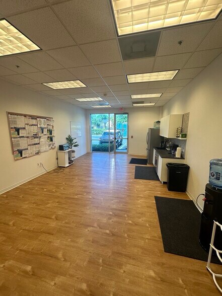 More Photos Of 2200 N Alafaya Trl, Orlando Office For Lease