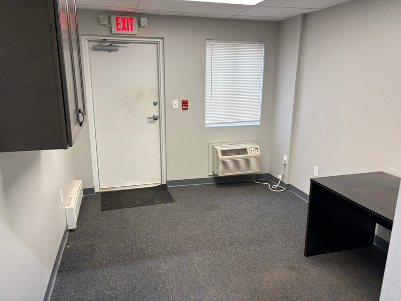 More Photos Of 151 Discovery Dr, Colmar Light Distribution For Lease