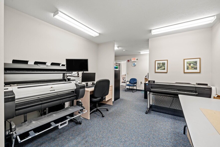More Photos Of 15 Garden Rd, Plaistow Office For Sale