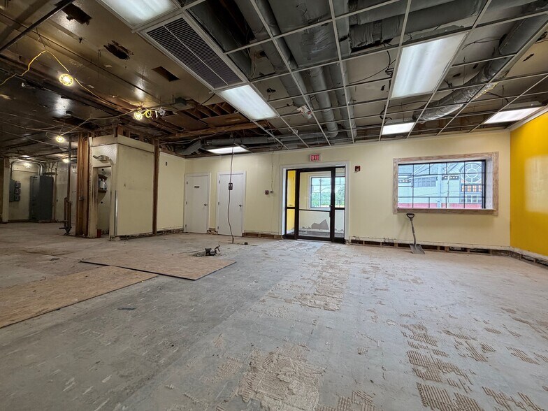 More Photos Of 39 Mechanic St, Marlborough Freestanding For Lease