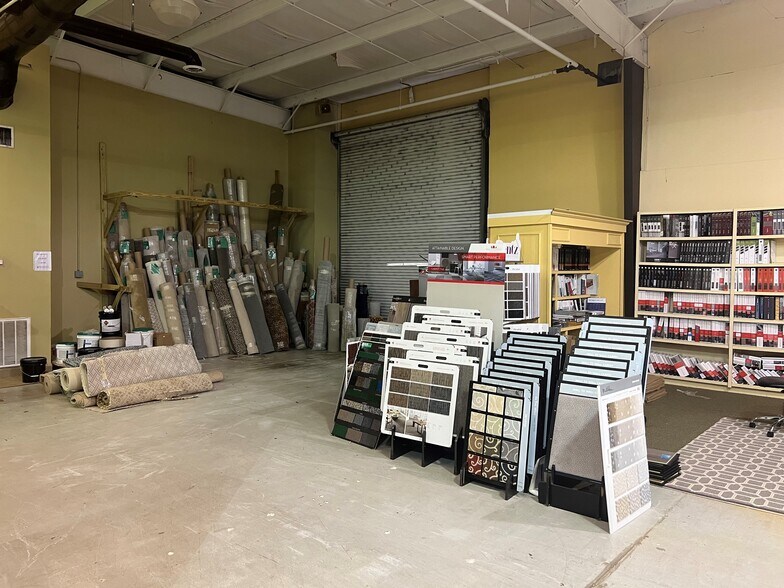 More Photos Of 4989 Mercer University Dr, Macon-Bibb Showroom For Sale