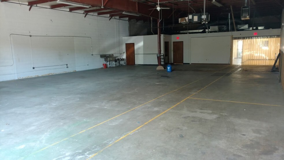 More Photos Of 400-460 Fame Rd, Dayton Light Distribution For Lease