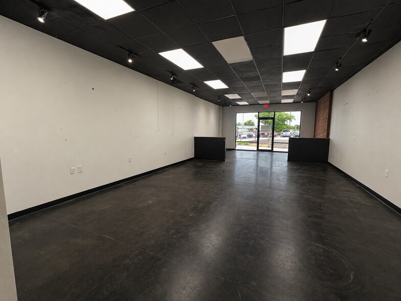 More Photos Of 620 N Madison Ave, Derby Unknown For Lease