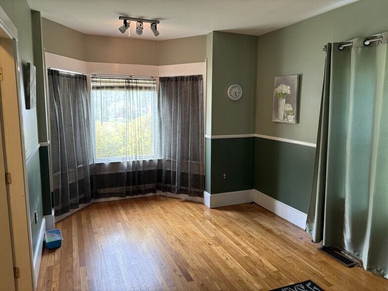 More Photos Of 589 Daniel Webster Hwy, Merrimack Office Residential For Sale