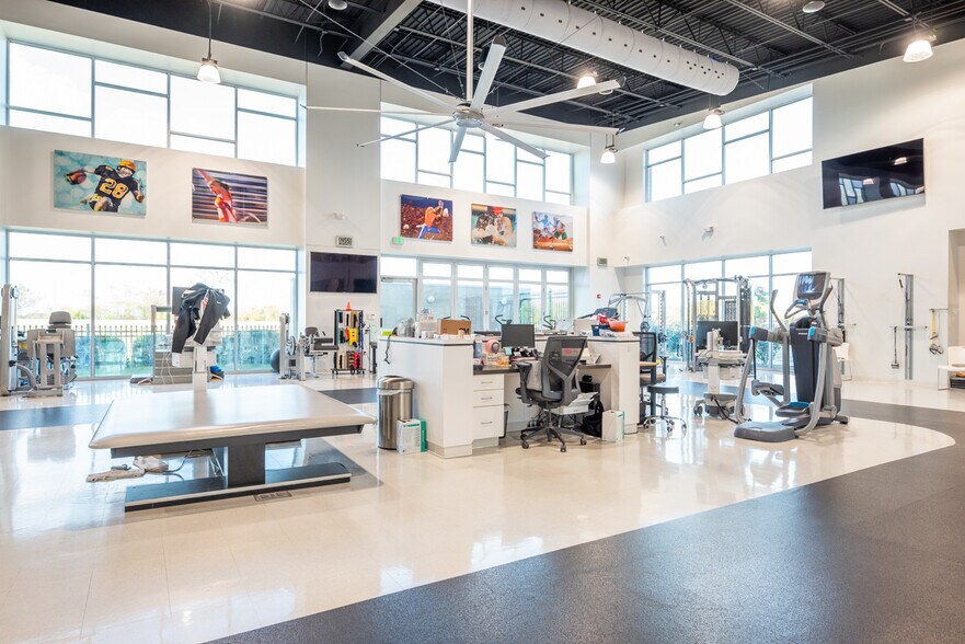 More Photos Of 225 Tomlinson Dr, Starkville Medical For Sale