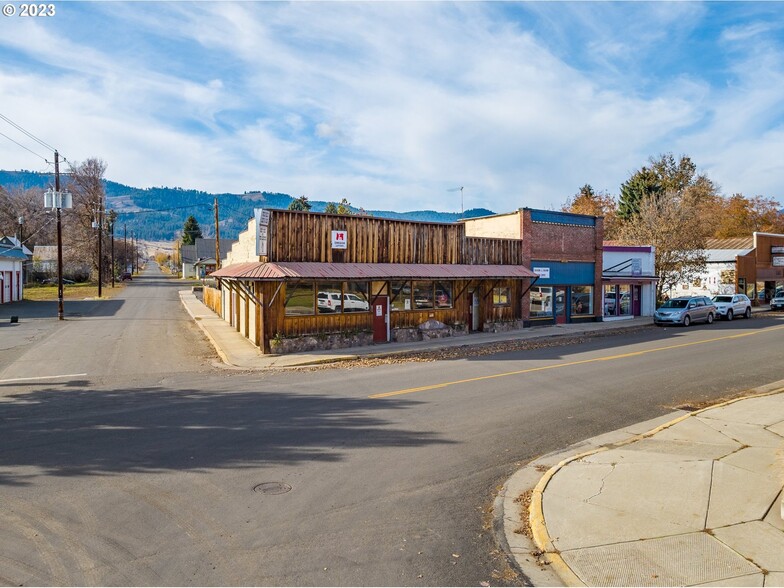 Primary Photo Of 105 N Main St, Halfway Restaurant For Sale