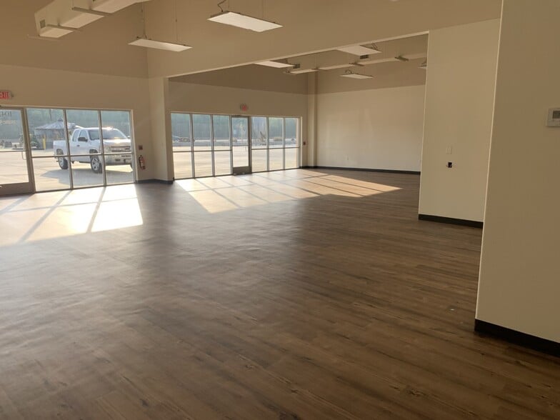 More Photos Of 10445 Eastex Freeway, Beaumont Unknown For Lease