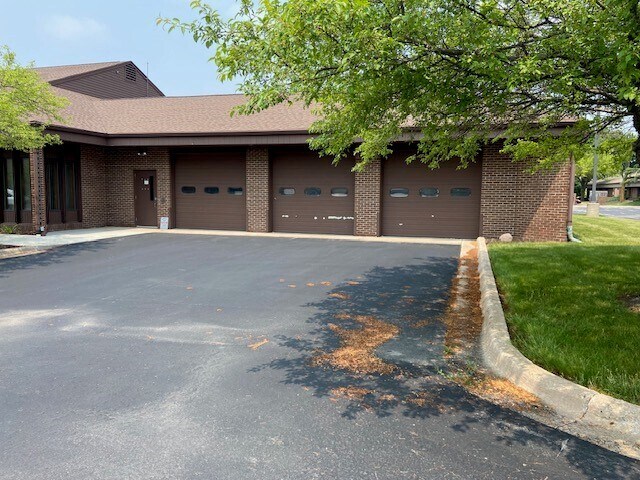 More Photos Of 600 S Nicolet Rd, Appleton Office For Lease