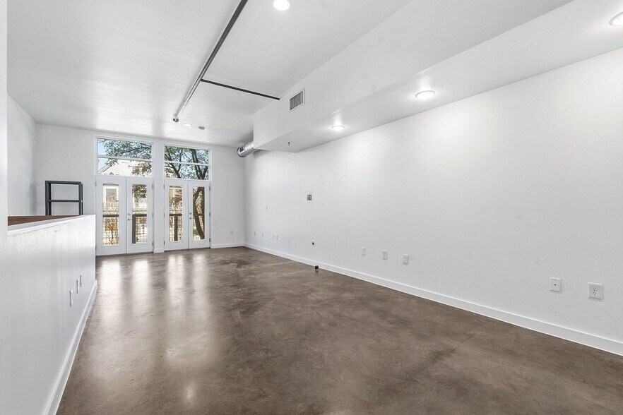 More Photos Of 1601 E Cesar Chavez St, Austin Multifamily For Sale