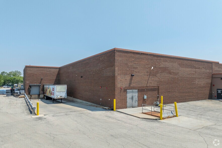 More Photos Of 20 Biesterfield Rd, Elk Grove Village Freestanding For Lease