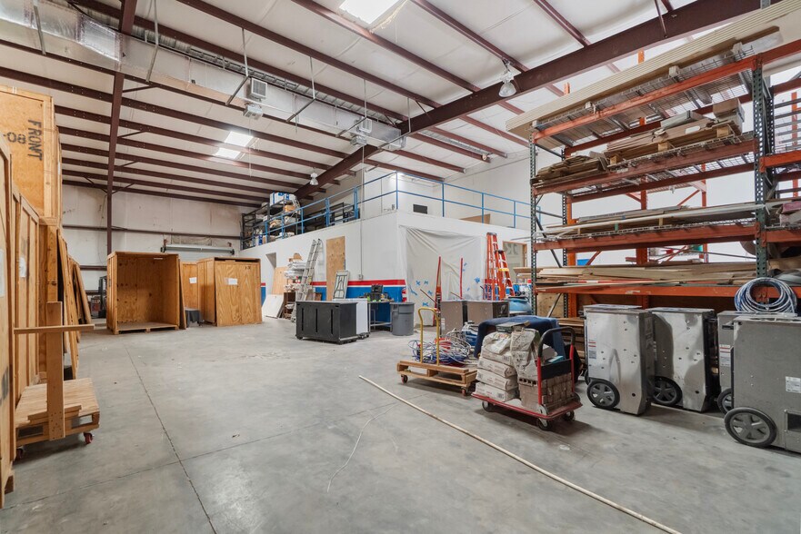 More Photos Of 6568 Babcock Rd, San Antonio Flex For Lease