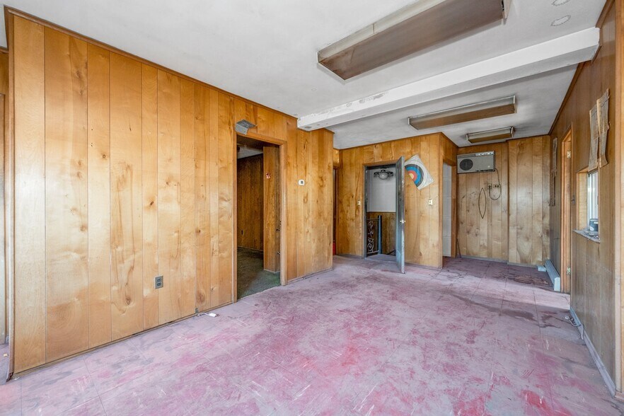 More Photos Of 138 Oakley Ave, White Plains Auto Repair For Sale