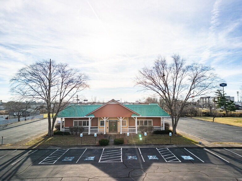 Primary Photo Of 1420 Park Pl, Clarksville Restaurant For Lease