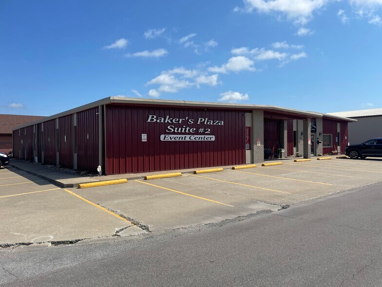 More Photos Of 1912 W Rendelman St, Marion Flex For Sale