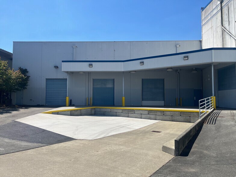 More Photos Of 1201 N 96th St, Seattle Warehouse For Lease
