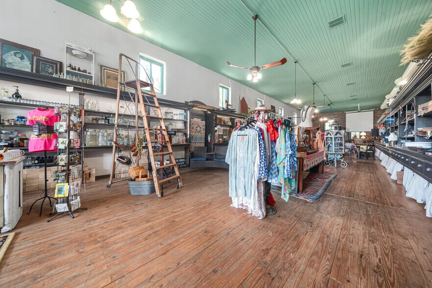More Photos Of 411 E Front Ave, Chester Hospitality For Sale