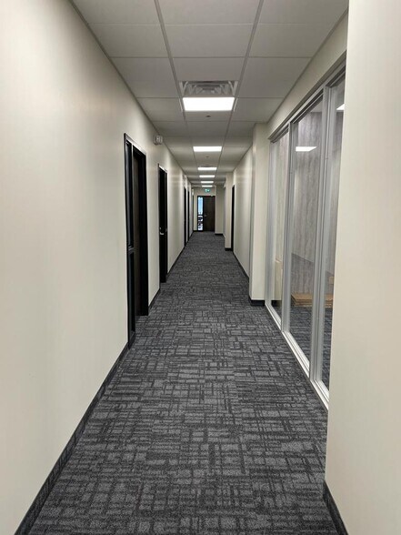 More Photos Of 1670 N Service Rd E, Oakville Office For Sale
