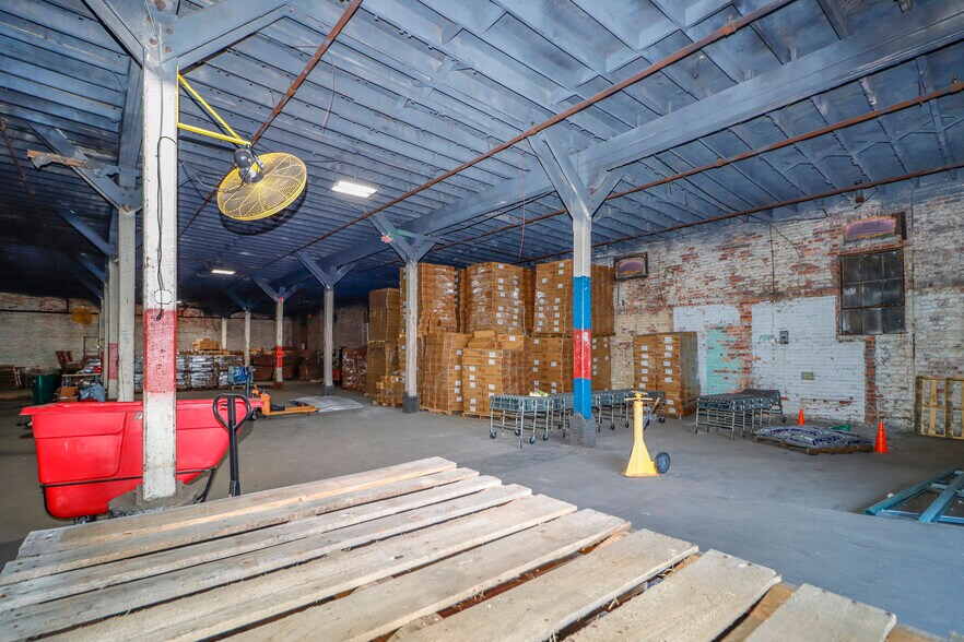 More Photos Of 827 Douglas Ave, Portsmouth Warehouse For Lease