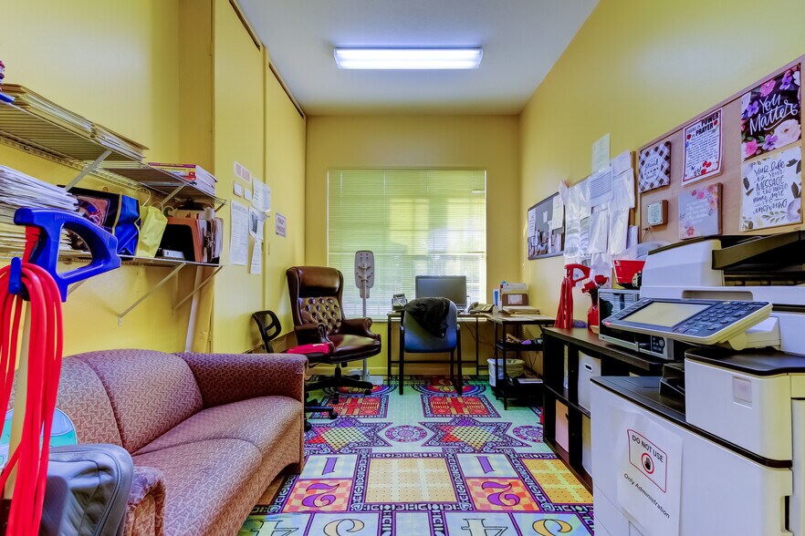 More Photos Of 8816 W Robson St, Tampa Religious Facility For Sale