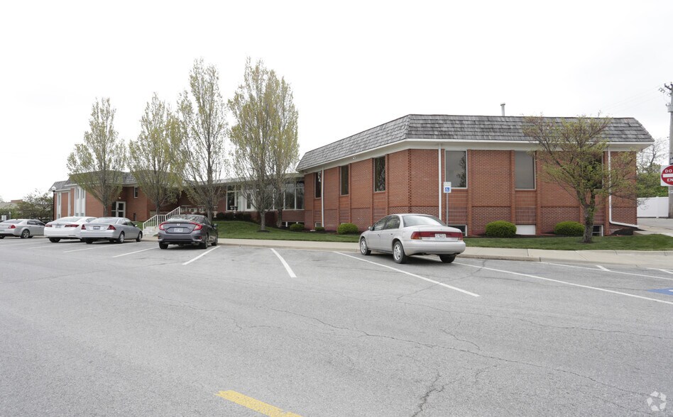 More Photos Of 8001 Conser St, Overland Park Office For Lease