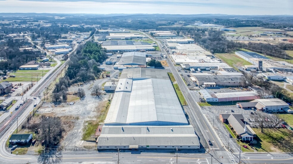 More Photos Of 410 S River St, Calhoun Warehouse For Sale