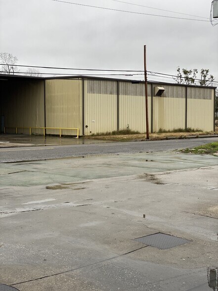 More Photos Of 502 7th St, Lake Charles Warehouse For Sale