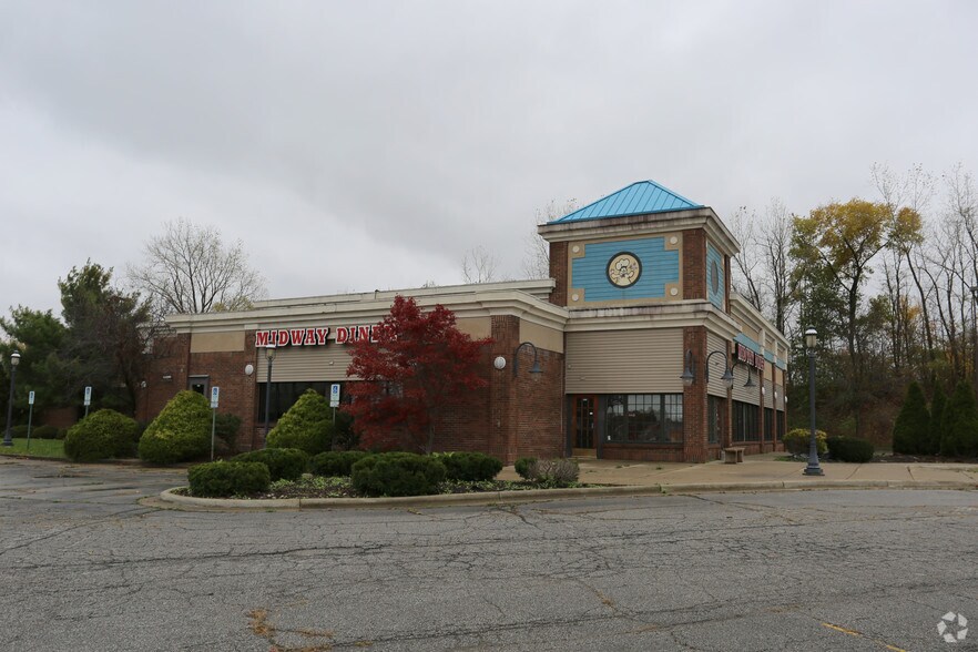 More Photos Of 1733-6935 Midway Mall, Elyria Unknown For Lease