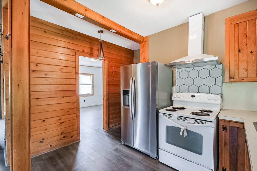 More Photos Of 17857 State Highway 36 S, Somerville Freestanding For Sale