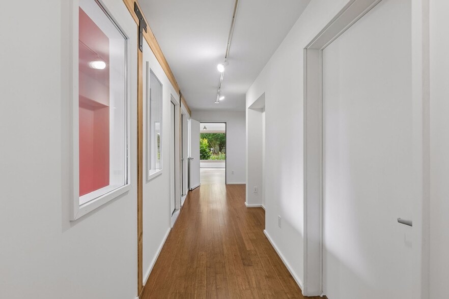 More Photos Of 901 NE 23rd Ave, Saint Anthony Office For Sale