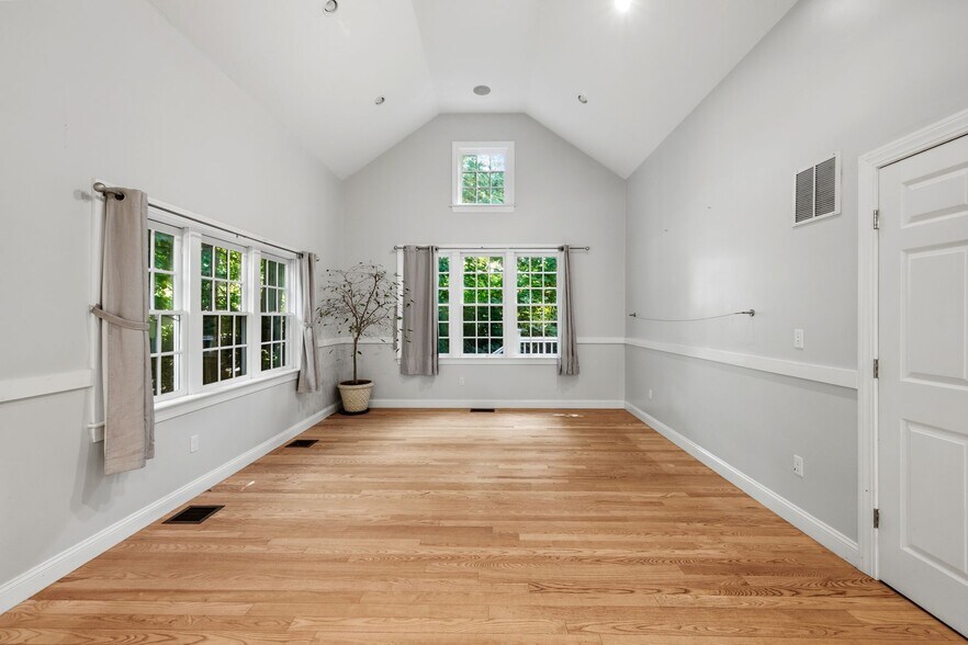 More Photos Of 181 Main St, Rowley Medical For Sale