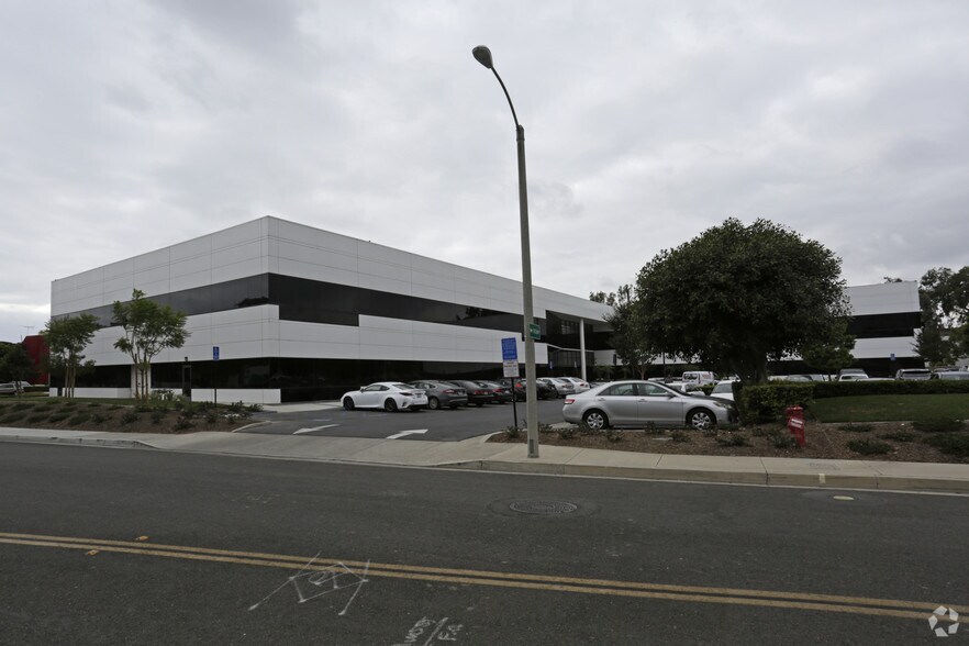 More Photos Of 2355 Main St, Irvine Office For Lease