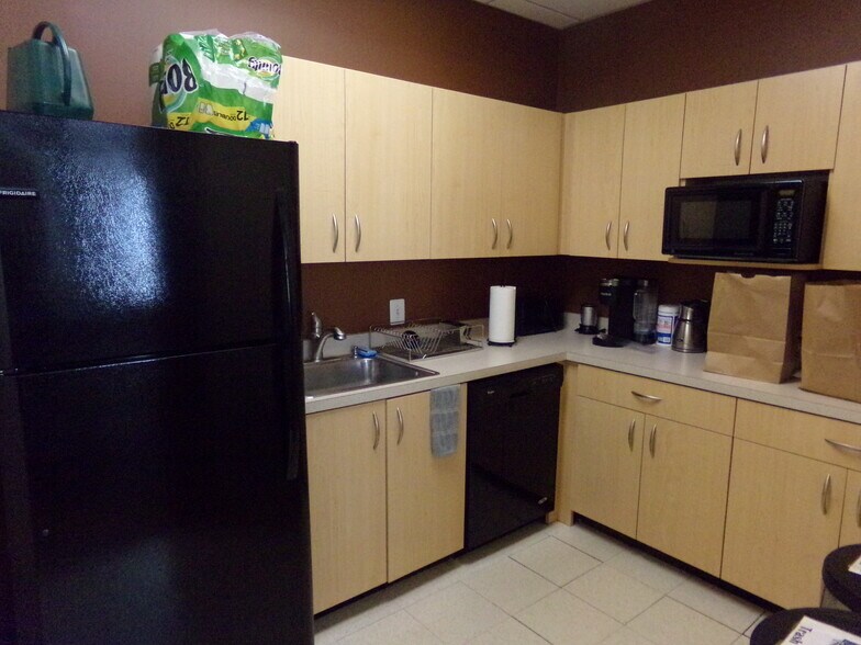 More Photos Of 19440 Golf Vista Plz, Lansdowne Medical For Lease