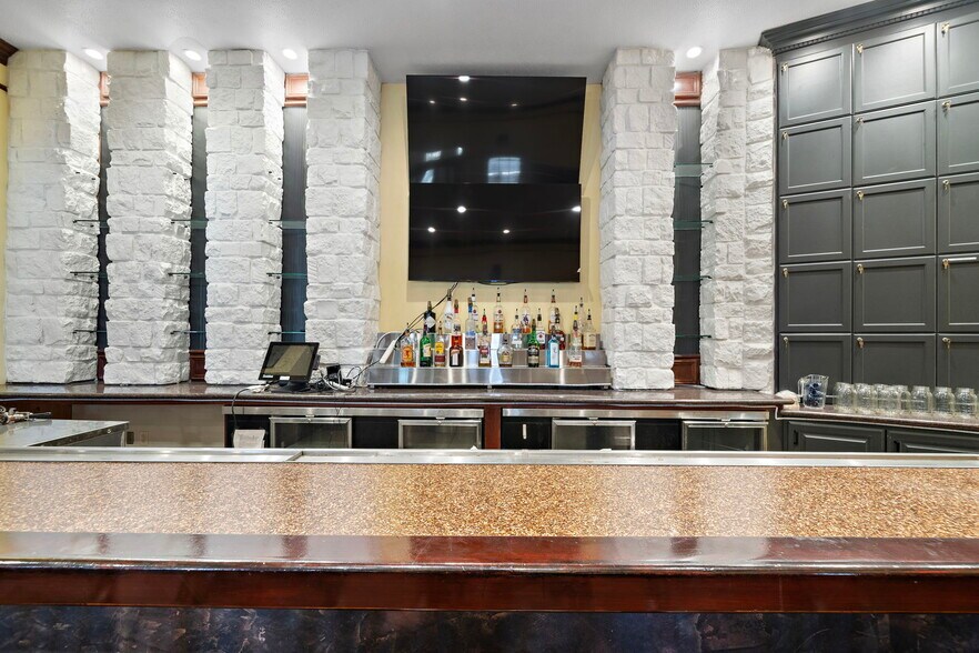 More Photos Of 2320 NASA Pky, Seabrook Restaurant For Sale