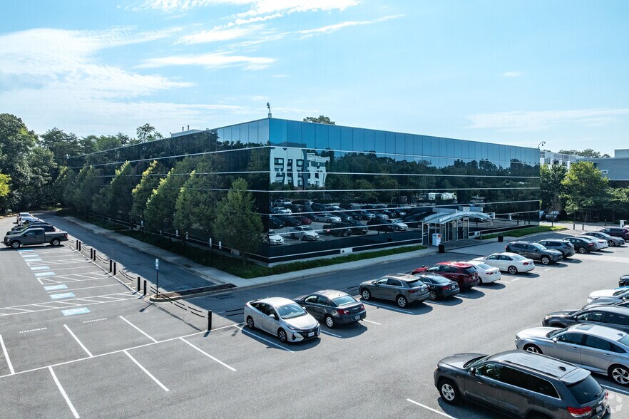 More Photos Of 185 Admiral Cochrane Dr, Annapolis Medical For Lease