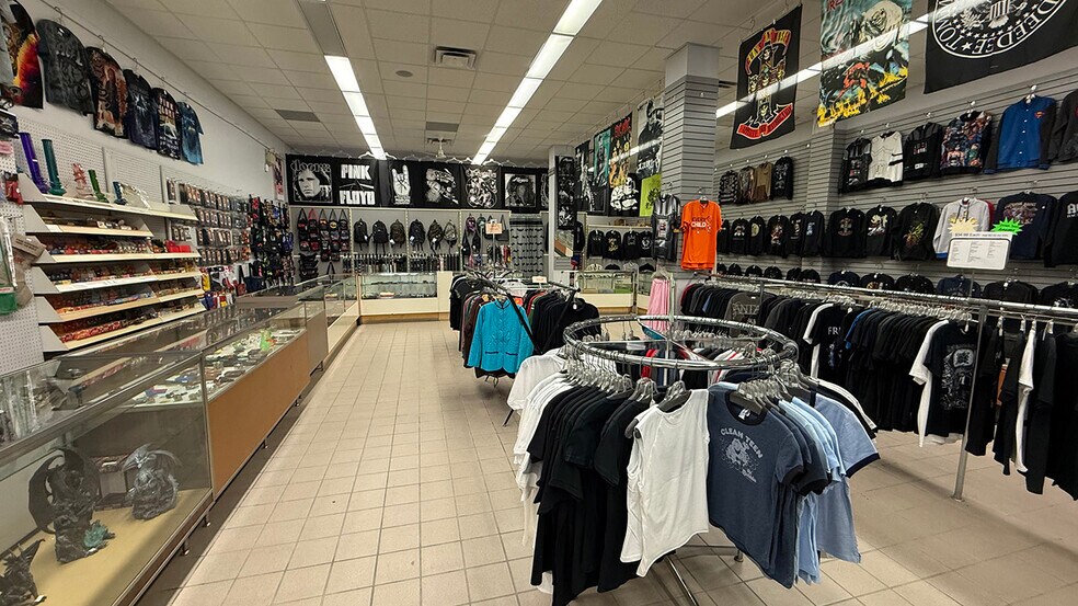 More Photos Of 319-321 Portage Ave, Winnipeg General Retail For Sale