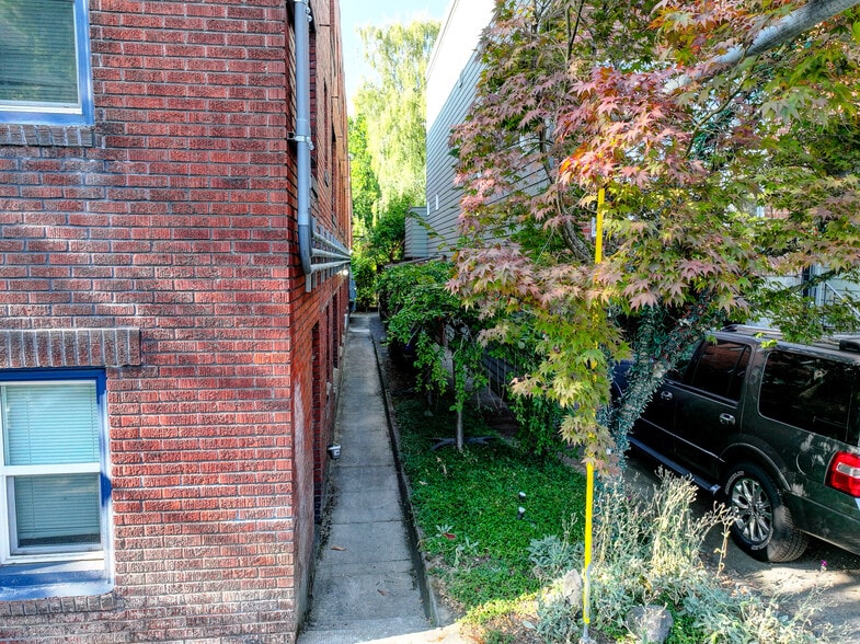 More Photos Of 2051 NW Lovejoy St, Portland Apartments For Sale