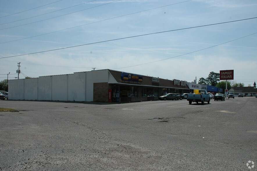 More Photos Of 914-1012 Elm St W, Hampton Unknown For Lease