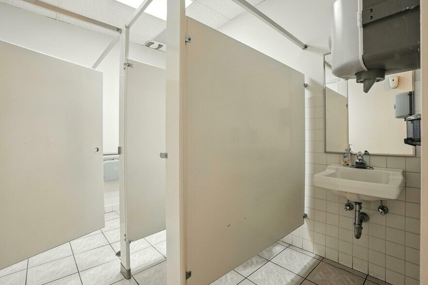 More Photos Of 8130 River Dr, Morton Grove Warehouse For Sale